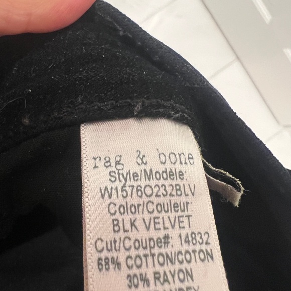 Rag & Bone Black Velvet 10 inch
Capri Skinny Pants Women’s Size 31 - Picture 12 of 12